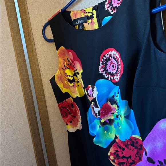 AGB Black Dress with Vibrant Floral Print 6P - Picture 2 of 5